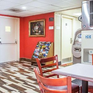 Days Inn By Wyndham Jersey City